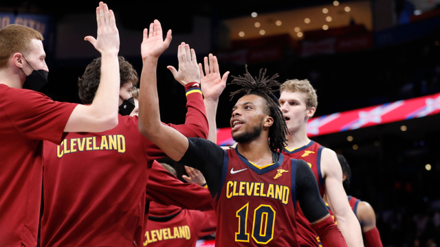 他用自己的 他用自己的